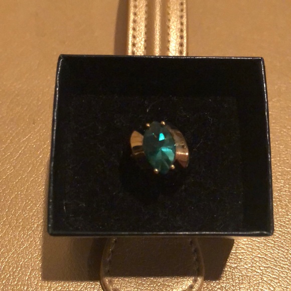 Beautiful Ring - Picture 2 of 3